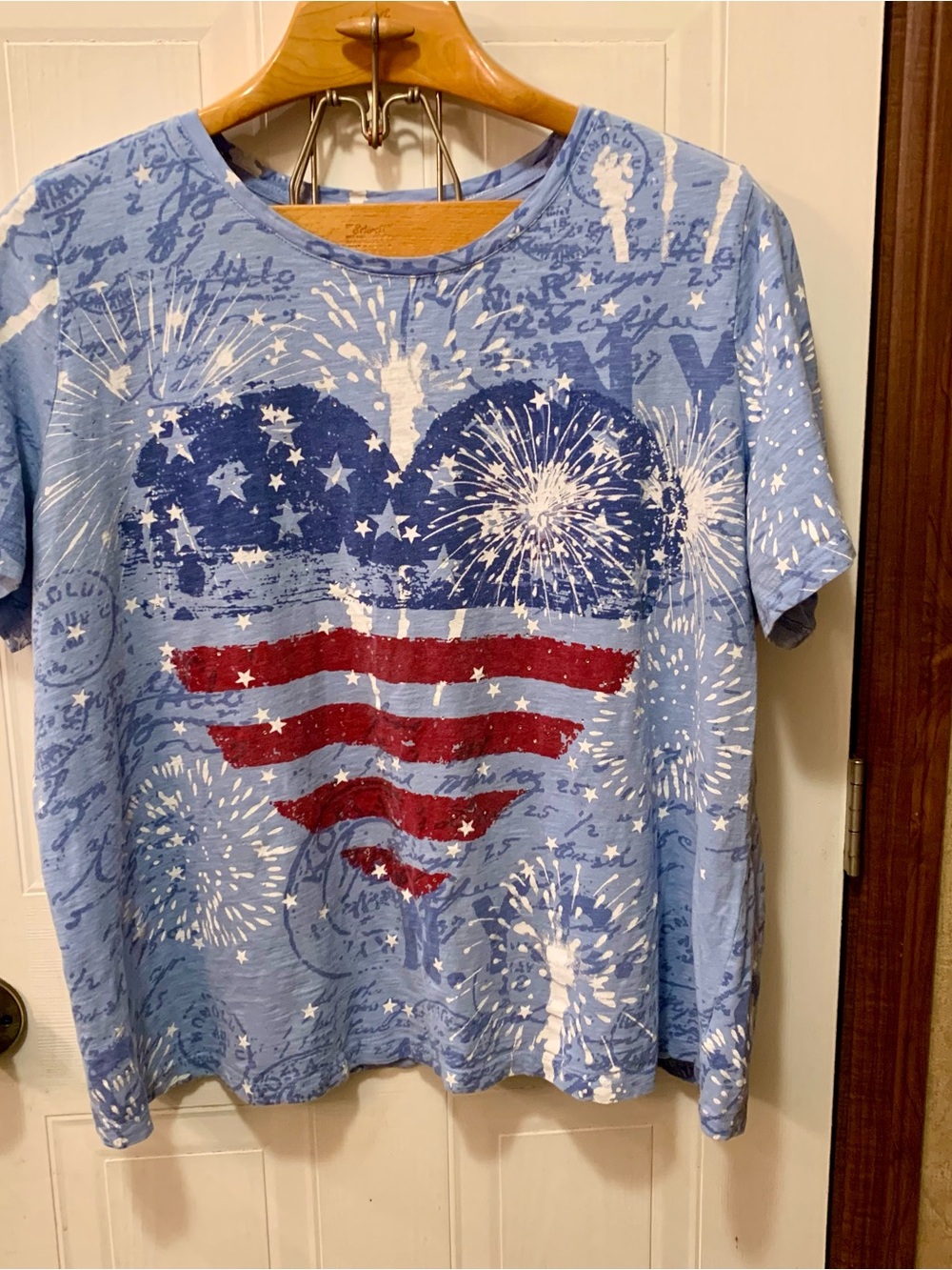 NWOT Kim Rogers Curvy Patriotic Fireworks Flag T-Shirt 2X Blue